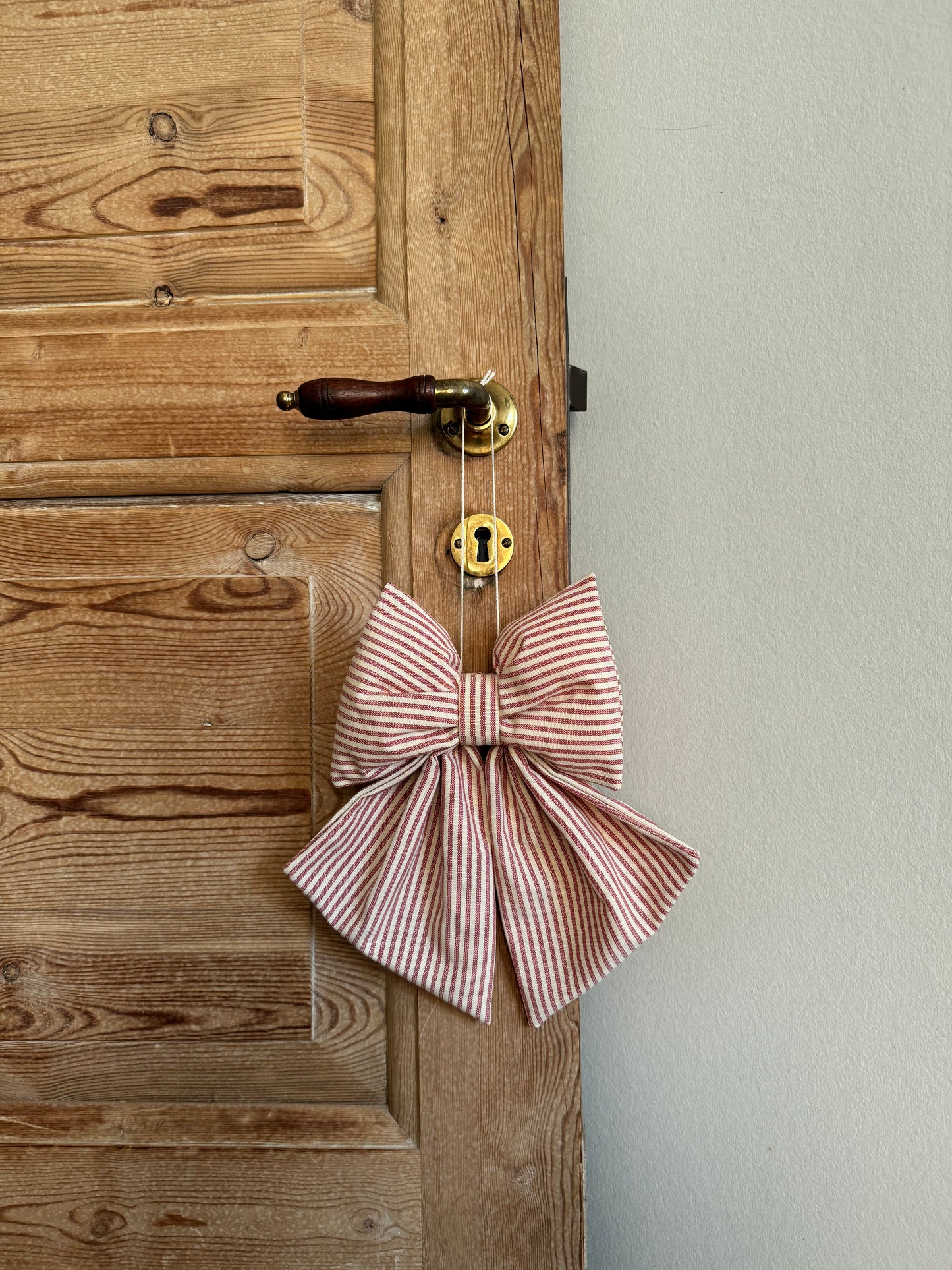 Sløjfe, rød/hvid-stribet