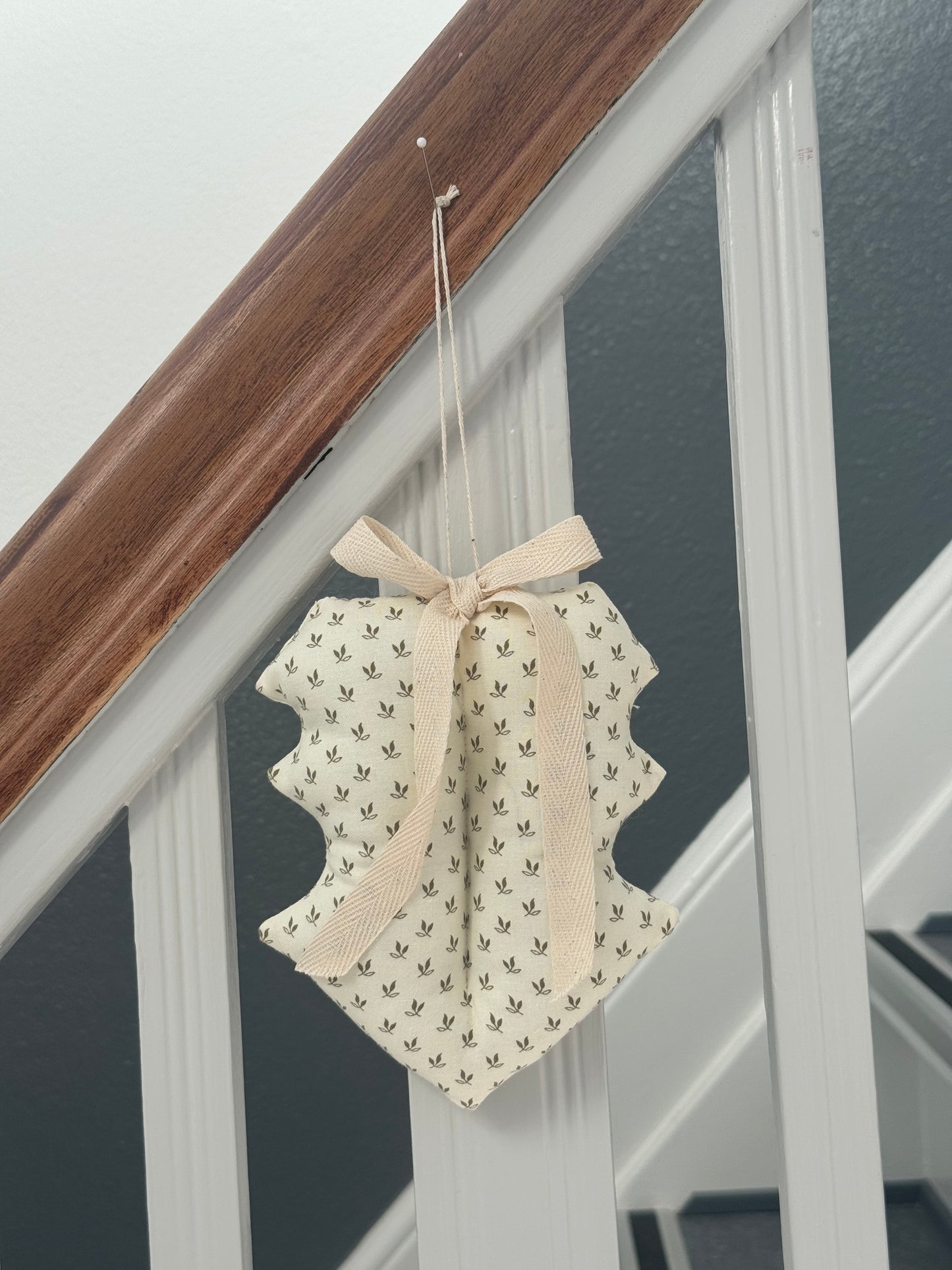 Kristtjørn, hvid m. grønne kviste