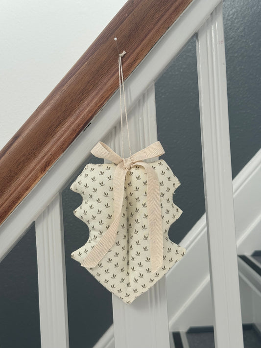 Kristtjørn, hvid m. grønne kviste