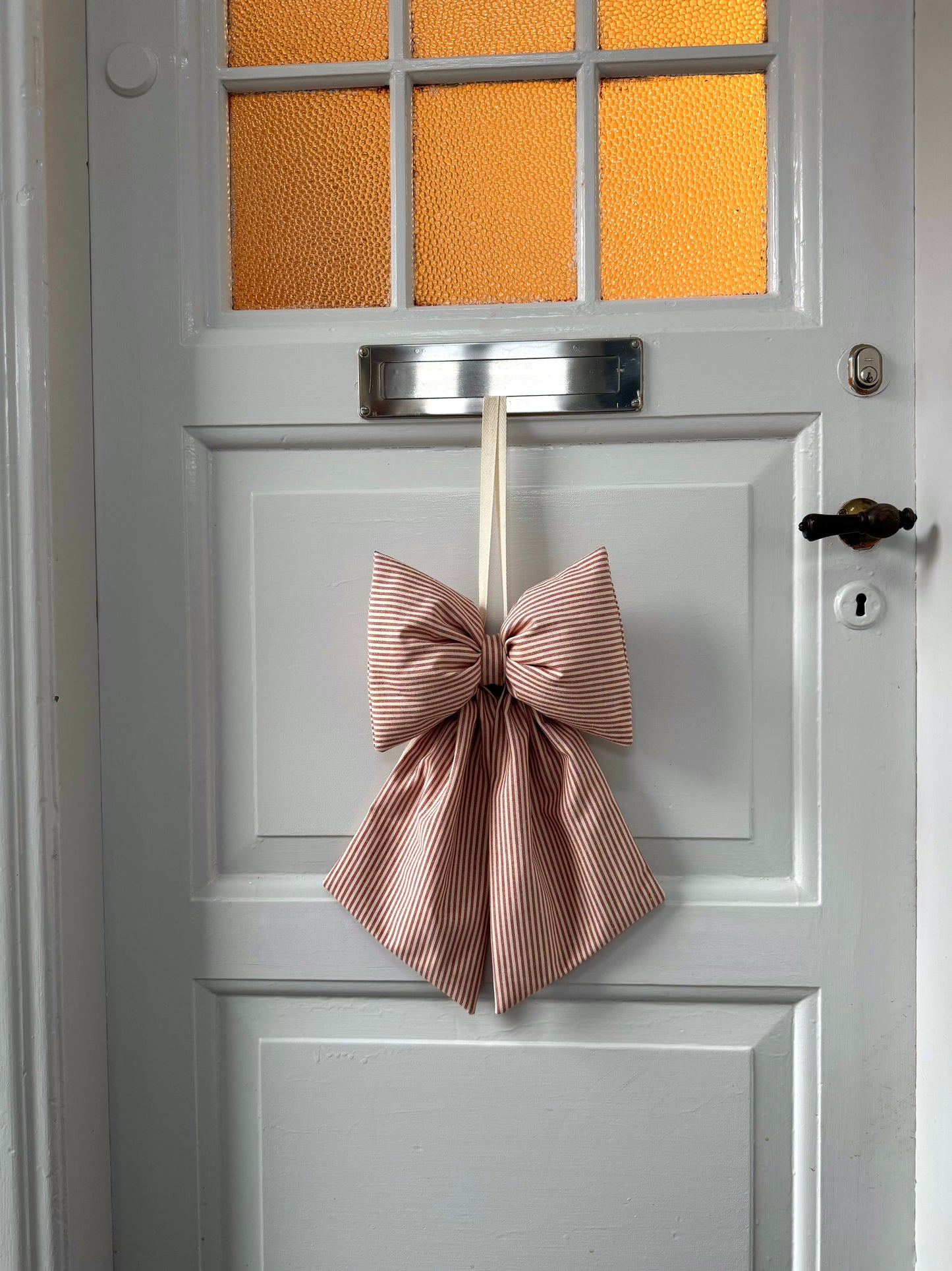 Sløjfe, rød/hvid-stribet