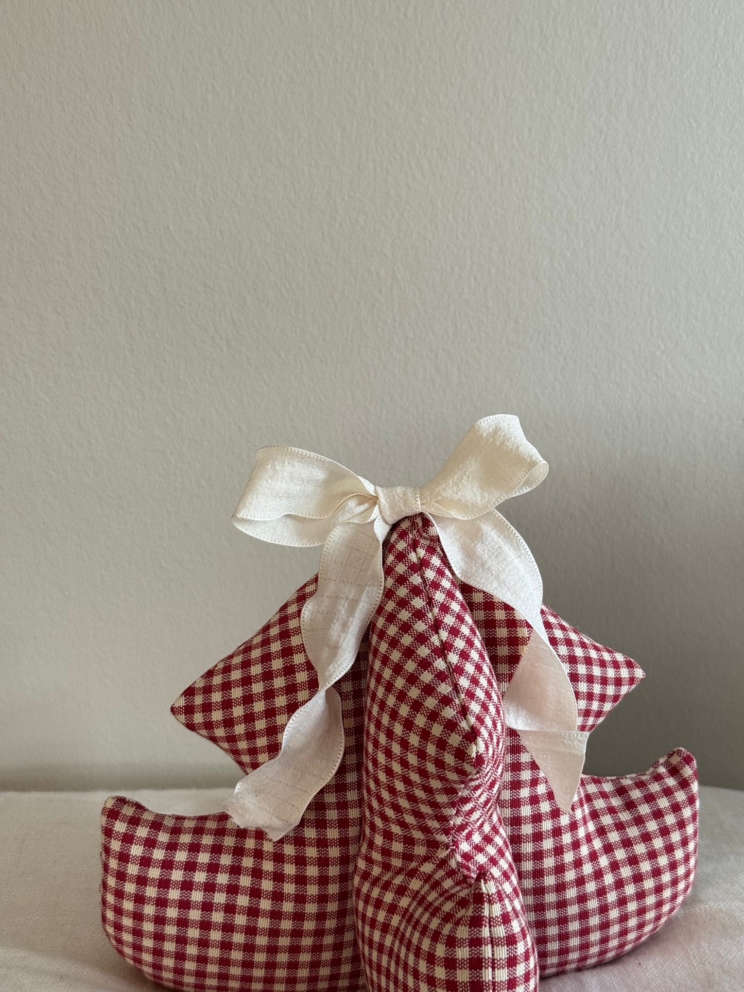 Håndlavet juletræ, rød og hvidternet