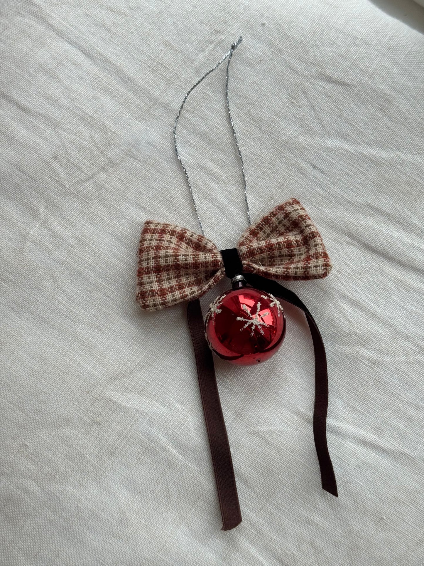 Julekugle med sløjfe - Nr. 2