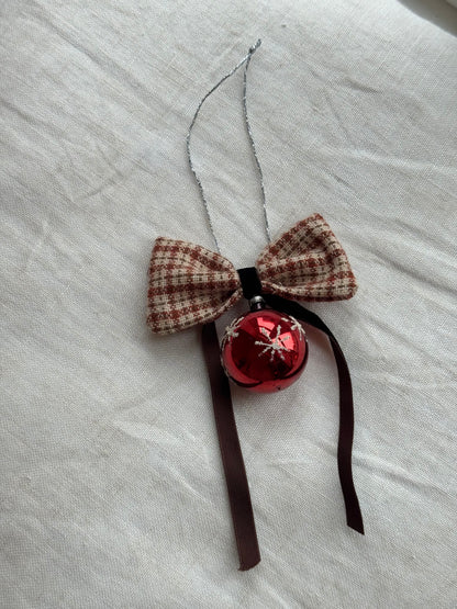 Julekugle med sløjfe - Nr. 2