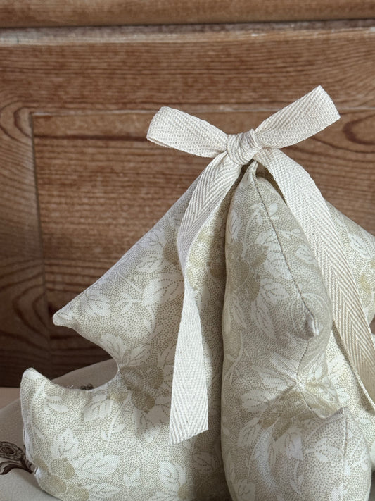 Håndlavet juletræ, beige